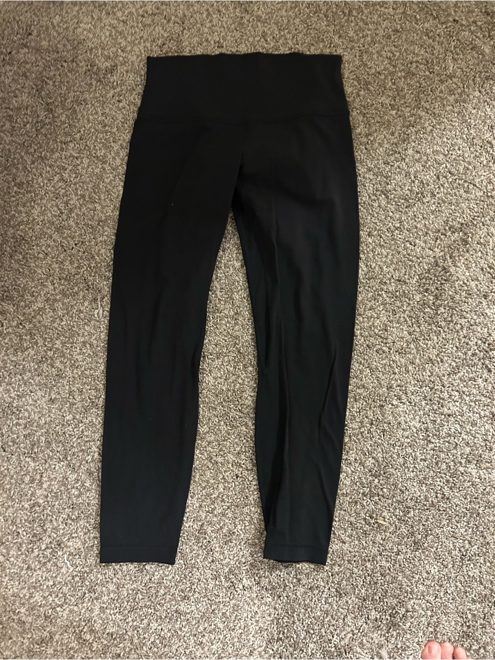 4 Pairs of black lululemon leggings - Picture 7 of 7